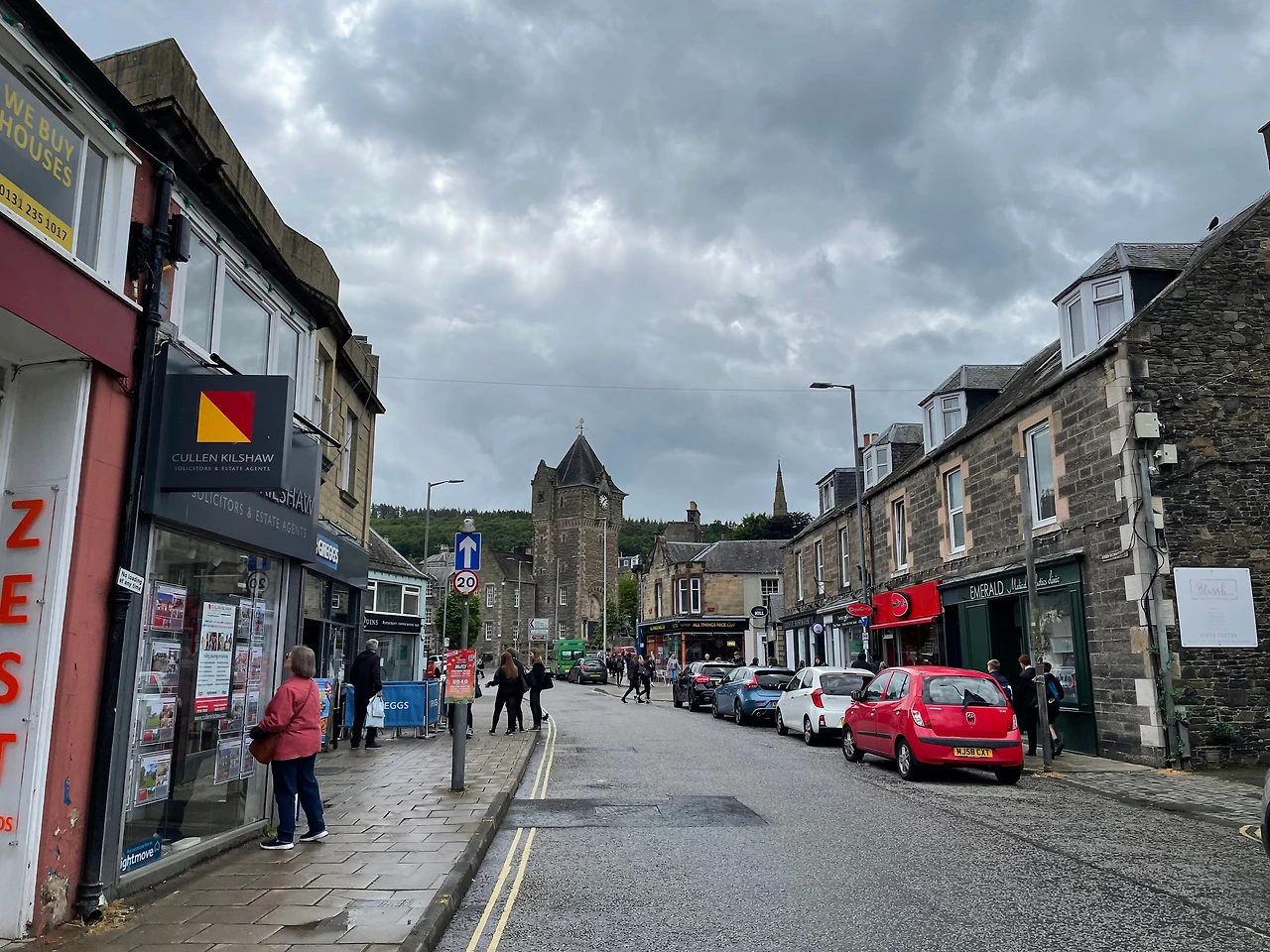 방과후 청소년들로 북적이는 갈라쉬즈 시장거리.JPG