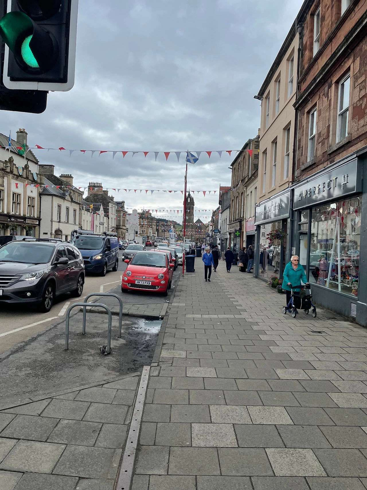 피블스 상점거리.JPG