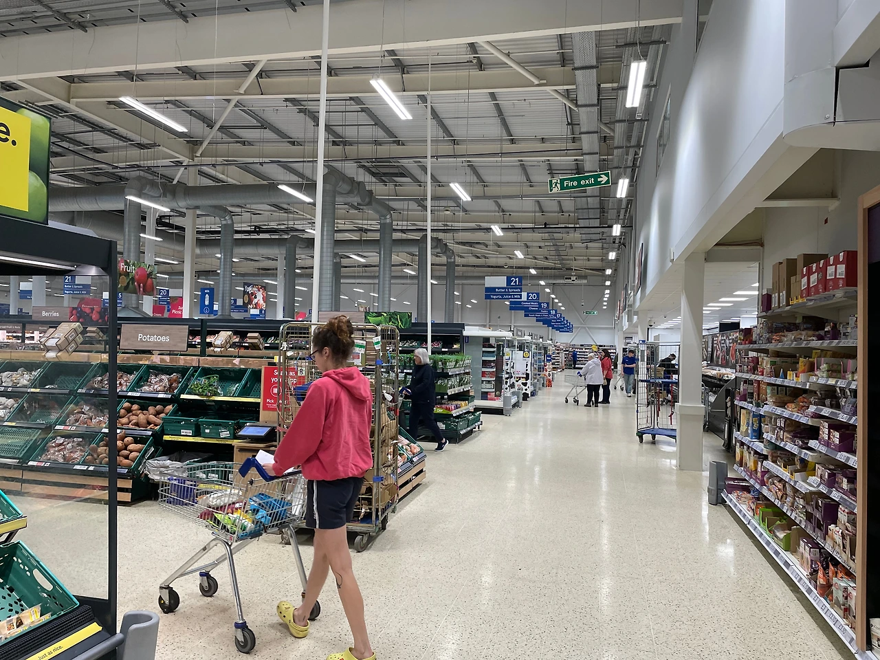 갈라쉴즈의 대형 슈퍼마켓.JPG