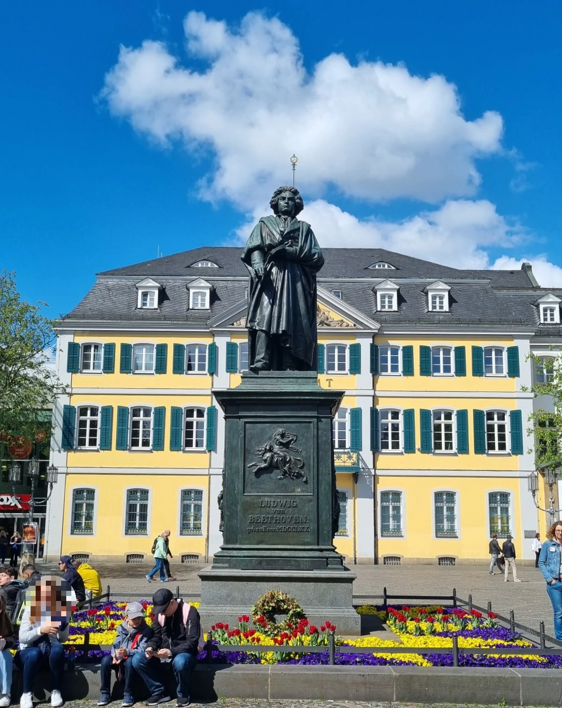 GKzJ0i1WsAADuon?format=jpg&name=large