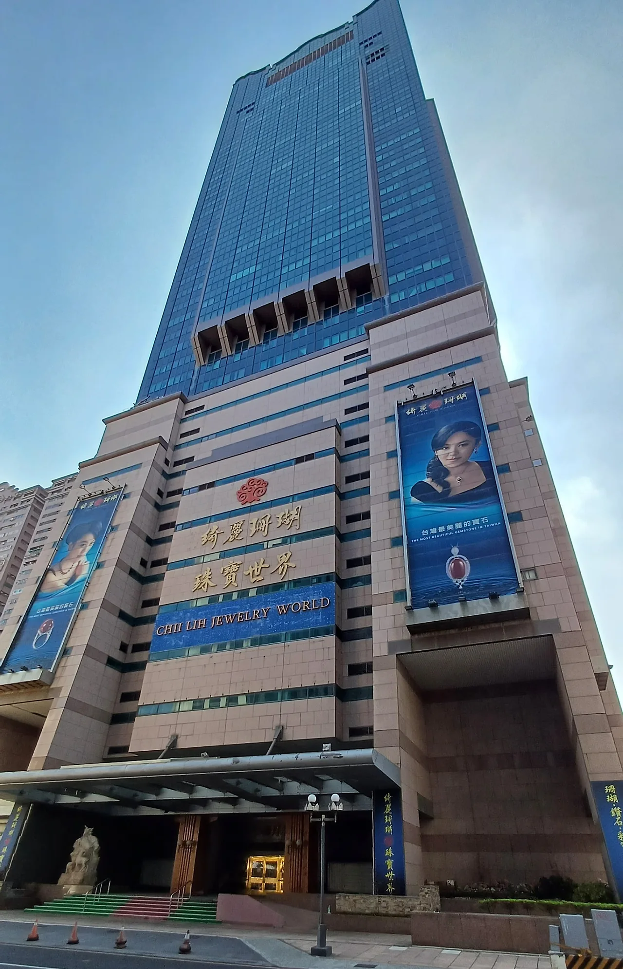 SE-8aead753-0376-4fe4-8e6c-e2144687e42e.jpg?type=w1600