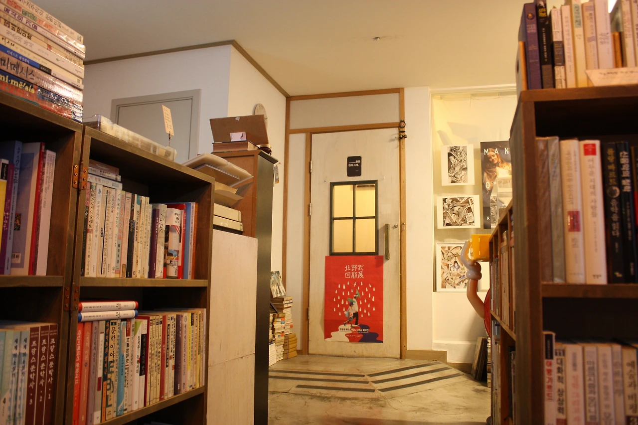 이상북 책으로 가득찬 일반적인 헌책방과는 다르다.JPG