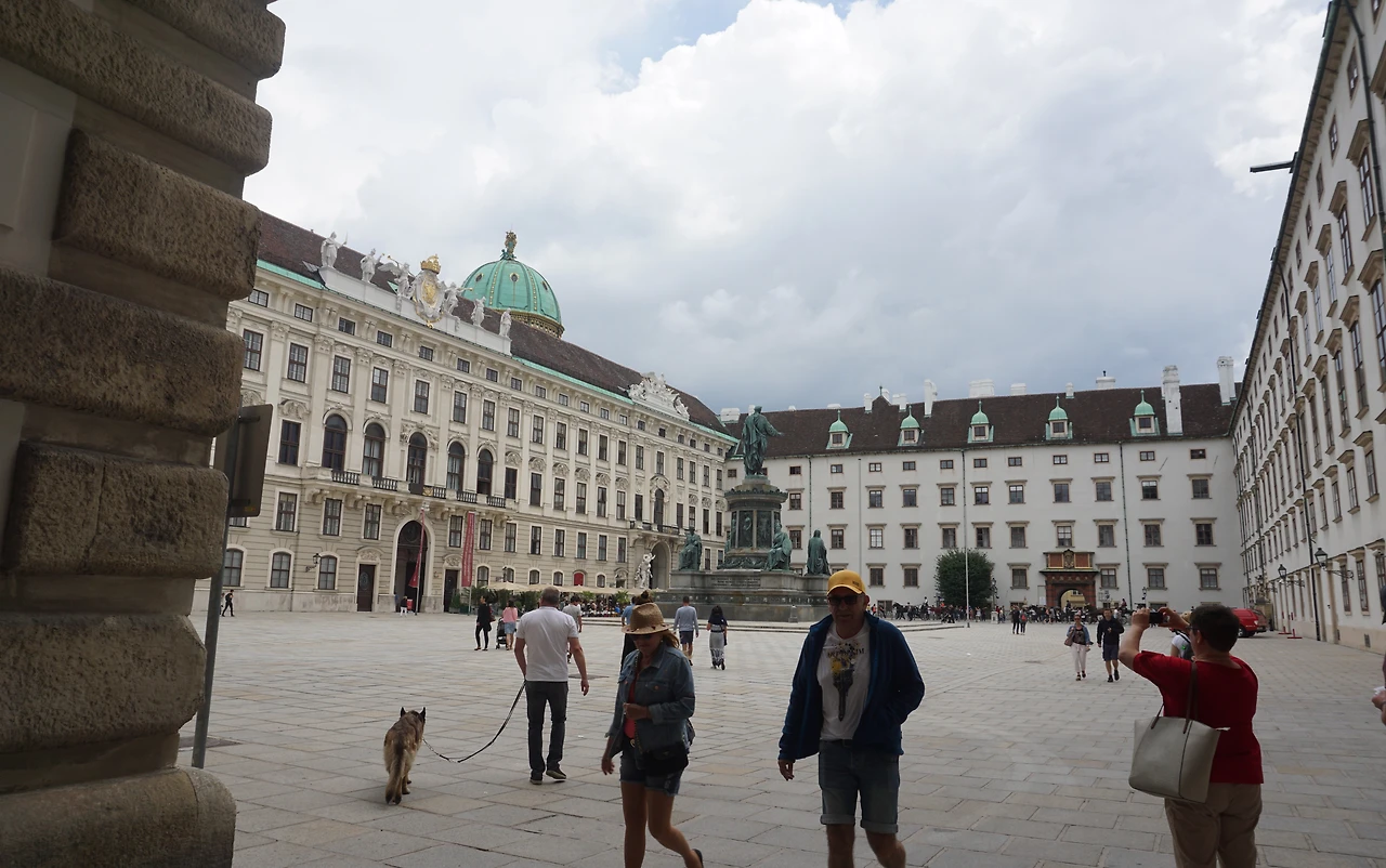 호프부르크궁 앞.JPG