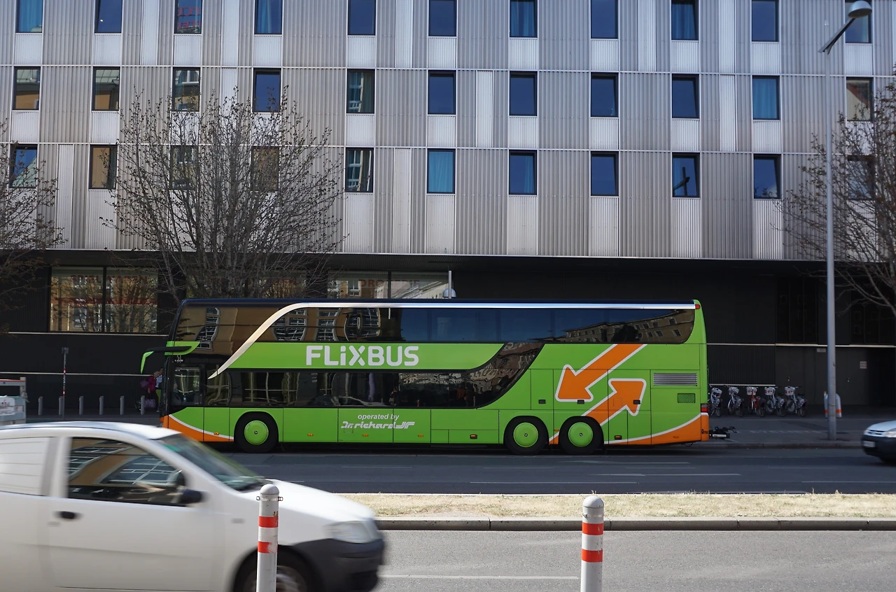 호텔 건너편 플렉스버스 정류소.JPG