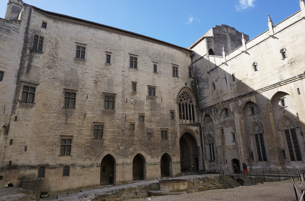 3일 교황청 우물과 중점.JPG