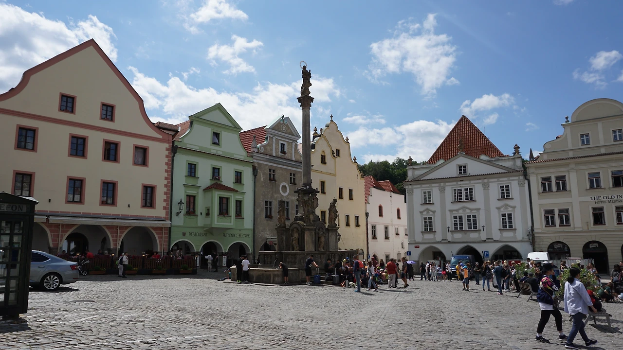 svornosti 광장과 plague column.JPG