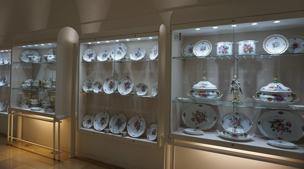 호프부르크궁 그릇들 2.JPG