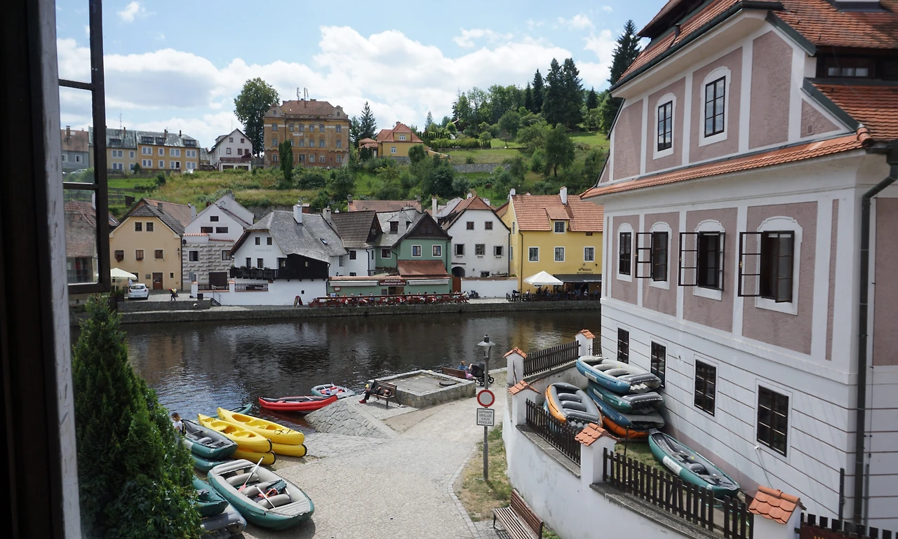 그러나 창문을 열면 블타바 강.JPG