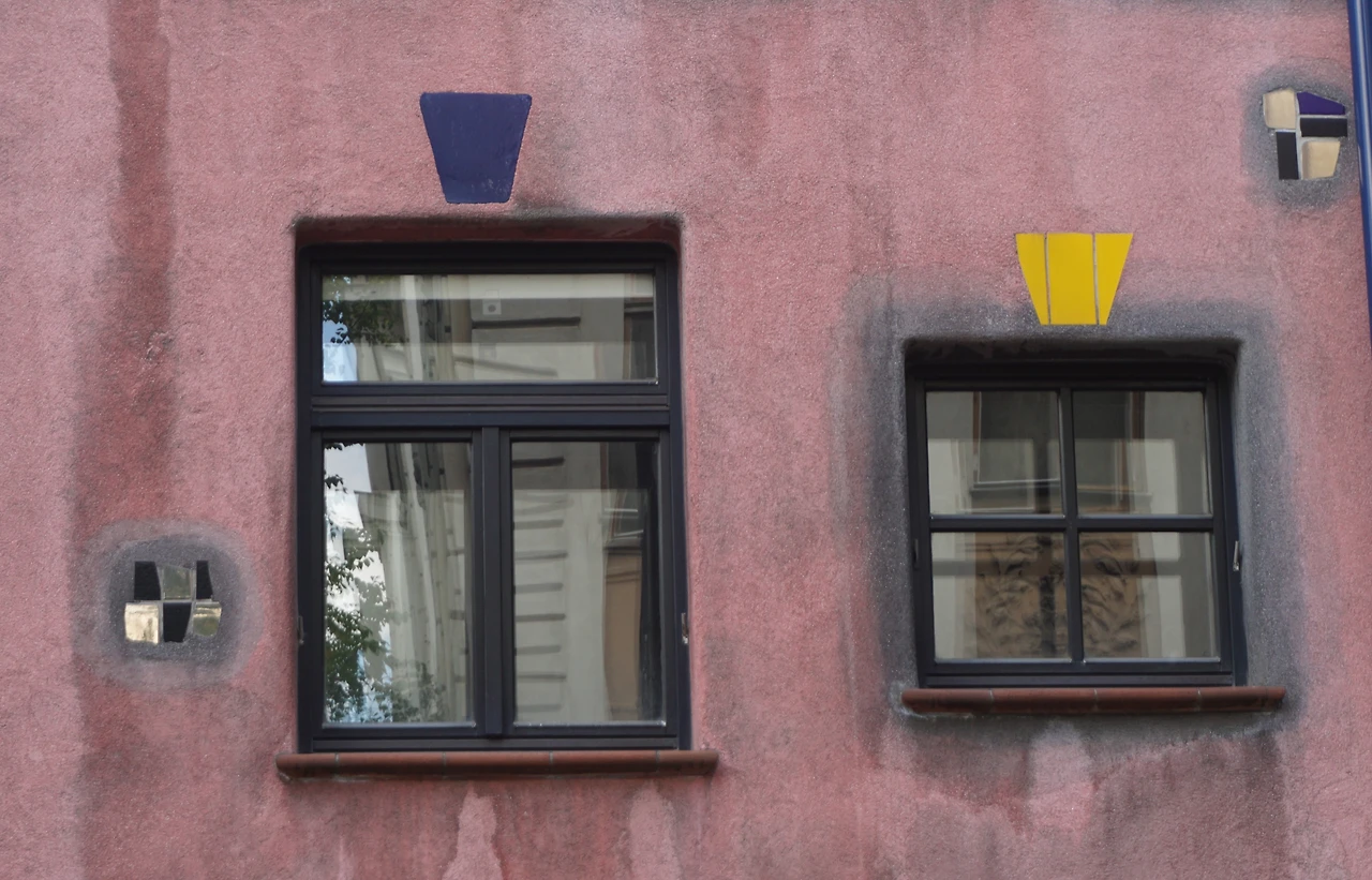 훈데르트바서하우스 창문.JPG