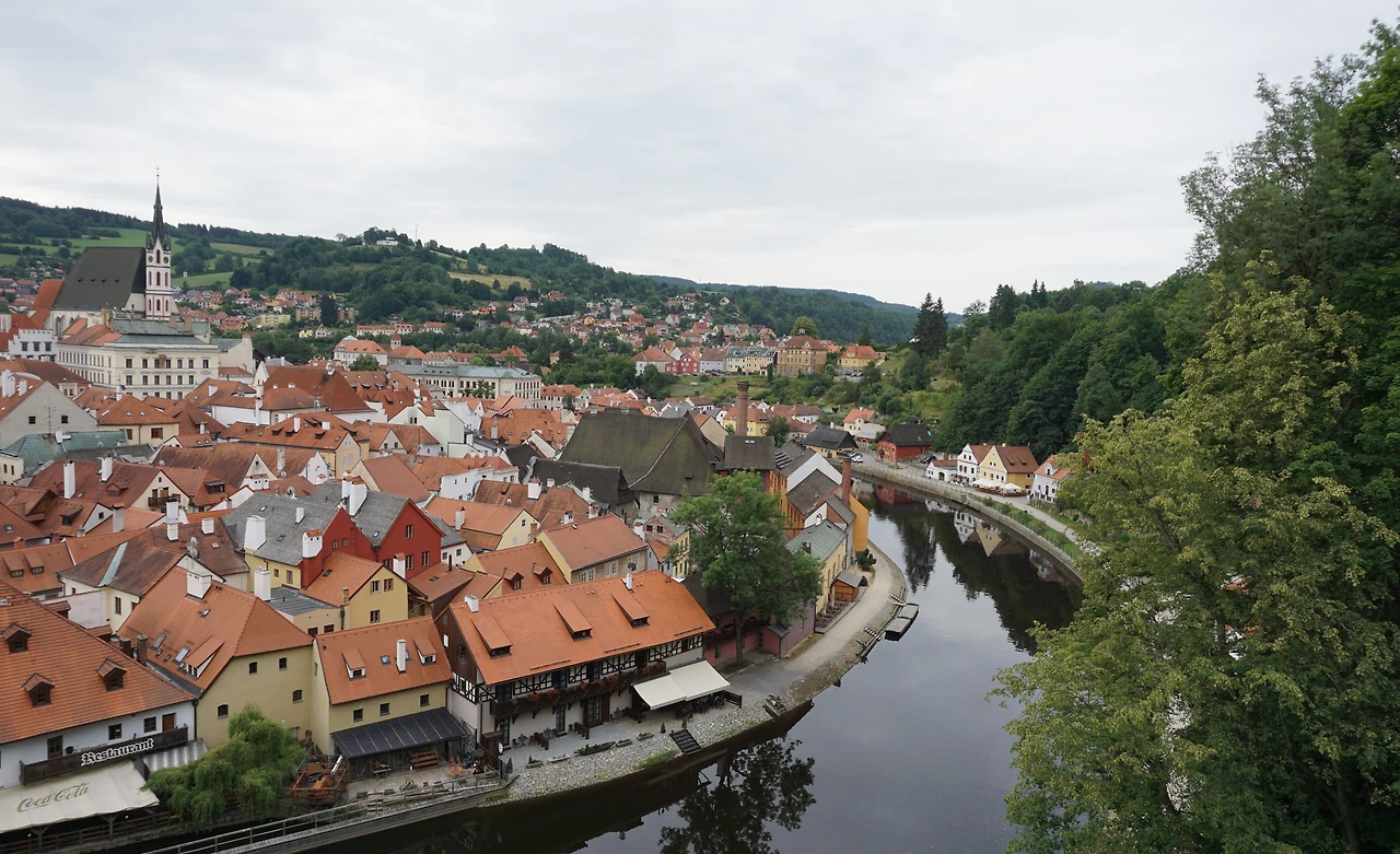 비투스 성당이 보이는 풍경 망토다리.JPG