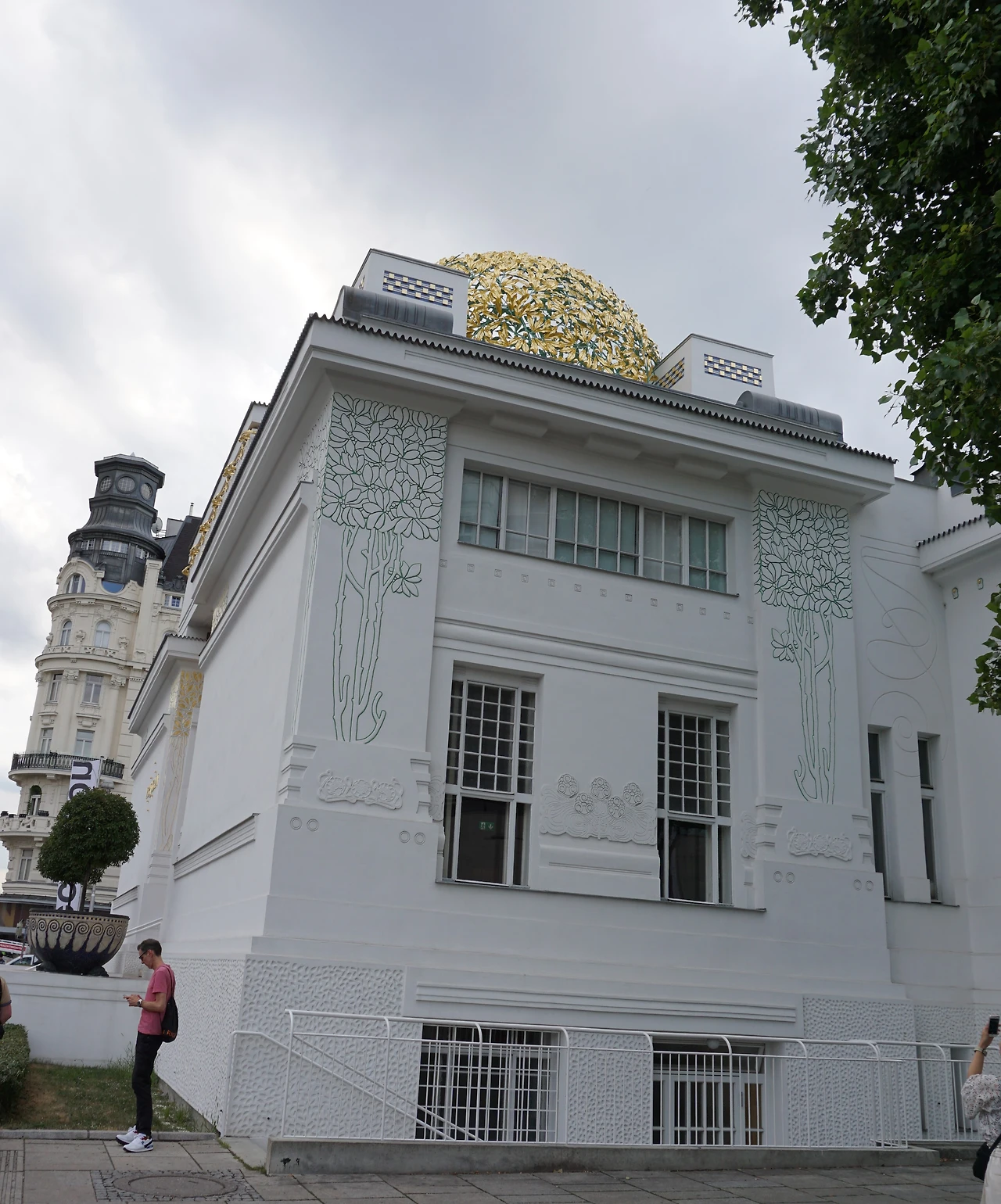 제체시온 옆면.JPG