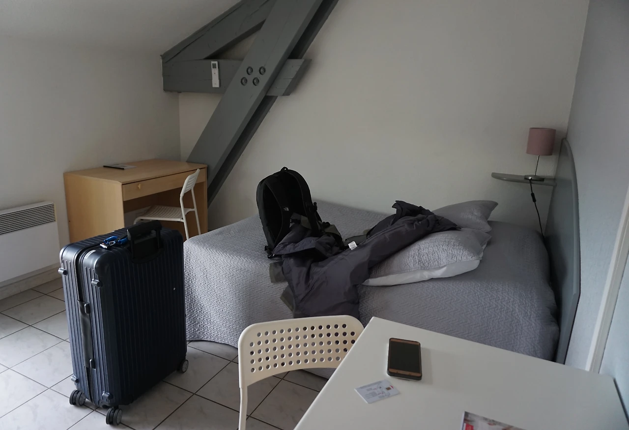 2일 다락방 느낌 숙소 쏘쏘.JPG
