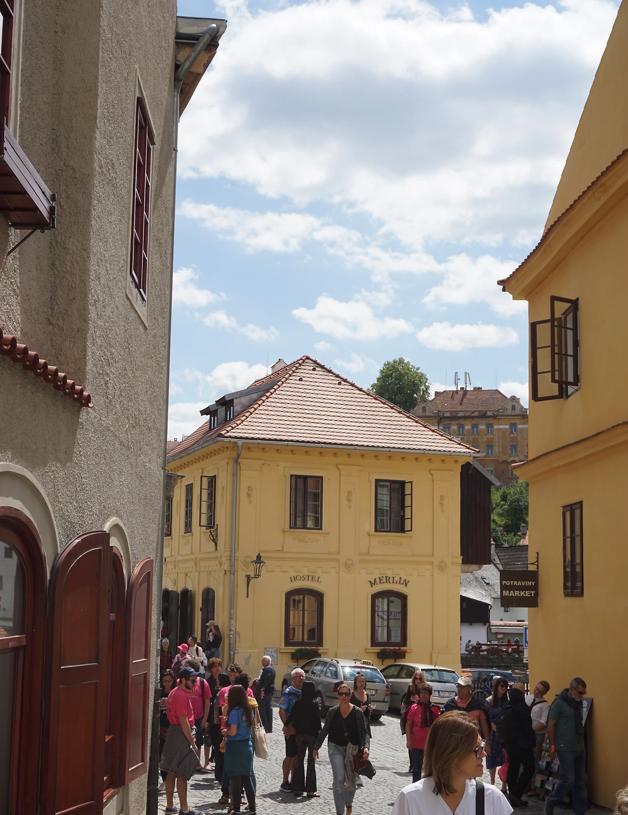 바로 앞은 북적.JPG