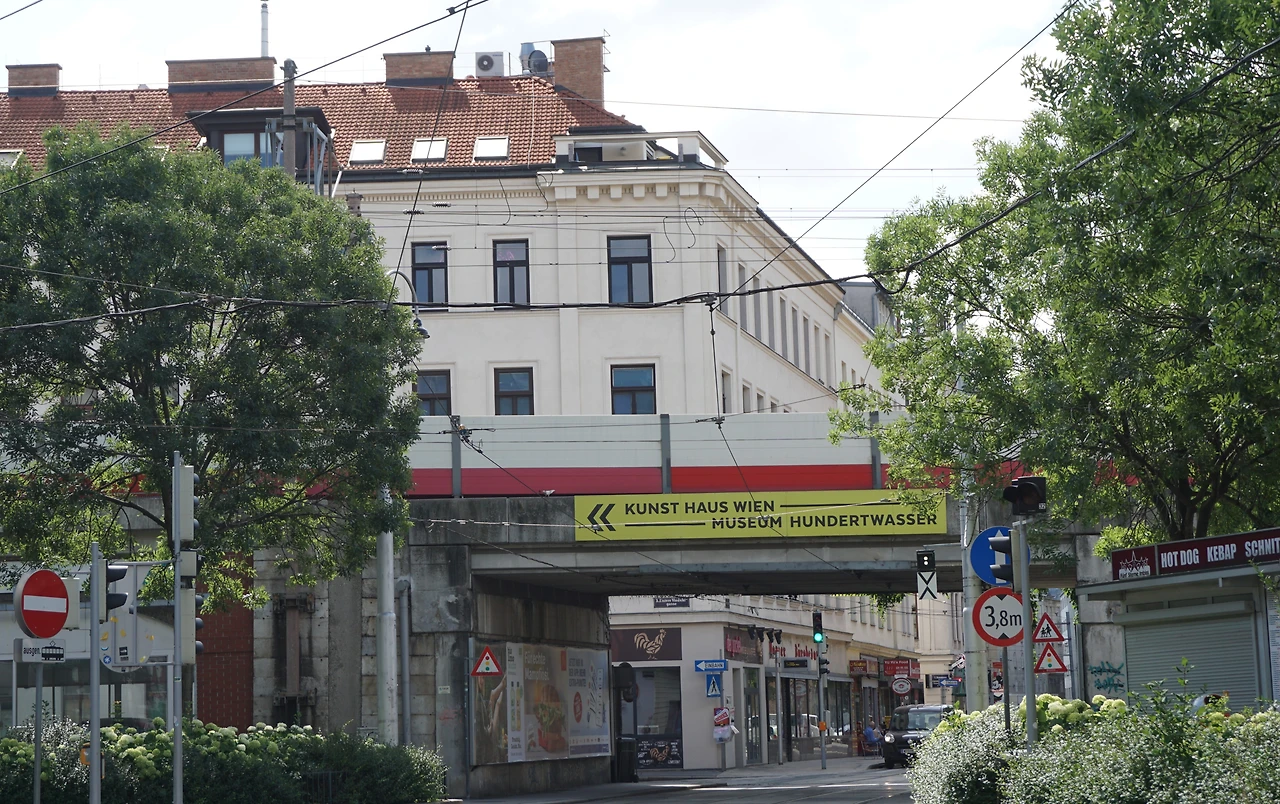훈데르트바서하뮤지엄과 하우스로 가는 길.JPG