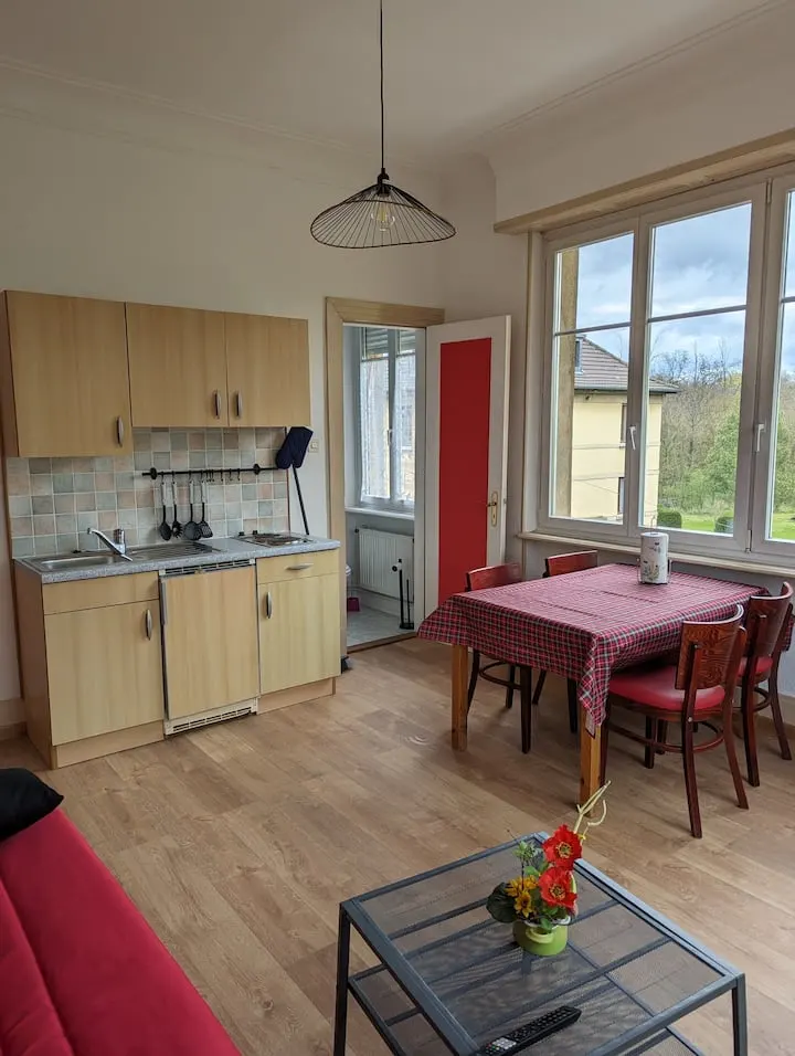 f1458306-0b38-43df-b5e2-dc1233566636.jpeg?im_w=720&im_format=avif