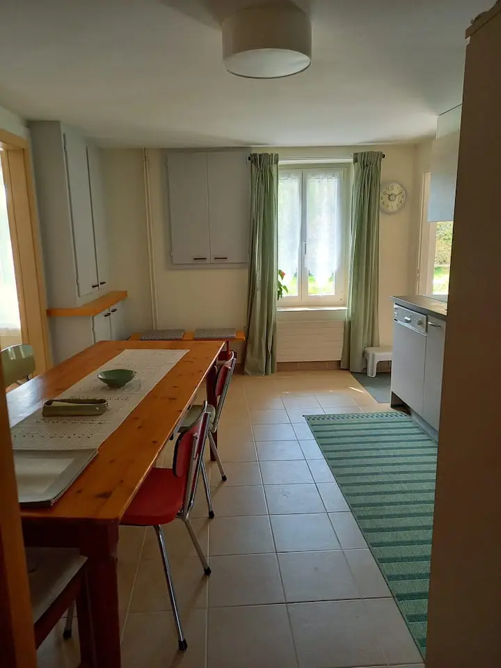 03645702-d4cf-4cb9-b7d7-24279f9a4281.jpeg?im_w=720&im_format=avif