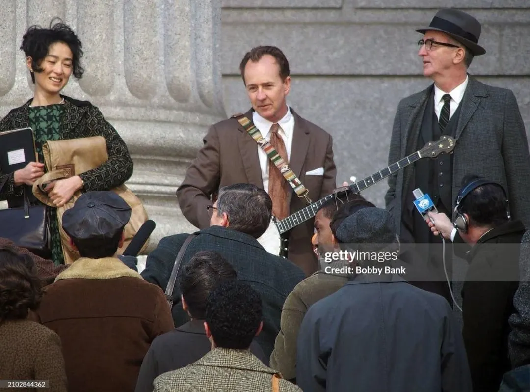 more-photos-of-edward-norton-as-pete-seeger-on-the-set-of-a-v0-9qjy4jaulcqc1.jpg?width=1080&crop=smart&auto=webp&s=f7723d34978f934d42a0a819b3862a7190bec23d