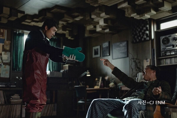 영화 어쩔수가 없다 스틸컷_3, 사진=CJ ENM.jpeg