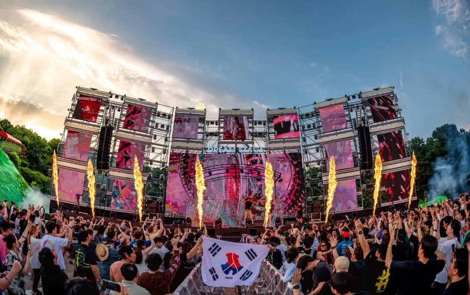 South_Korea,_we_had_a_blast_raving_with_you_during_the_Q-dance_Take_Over_at_.jpg?type=w1