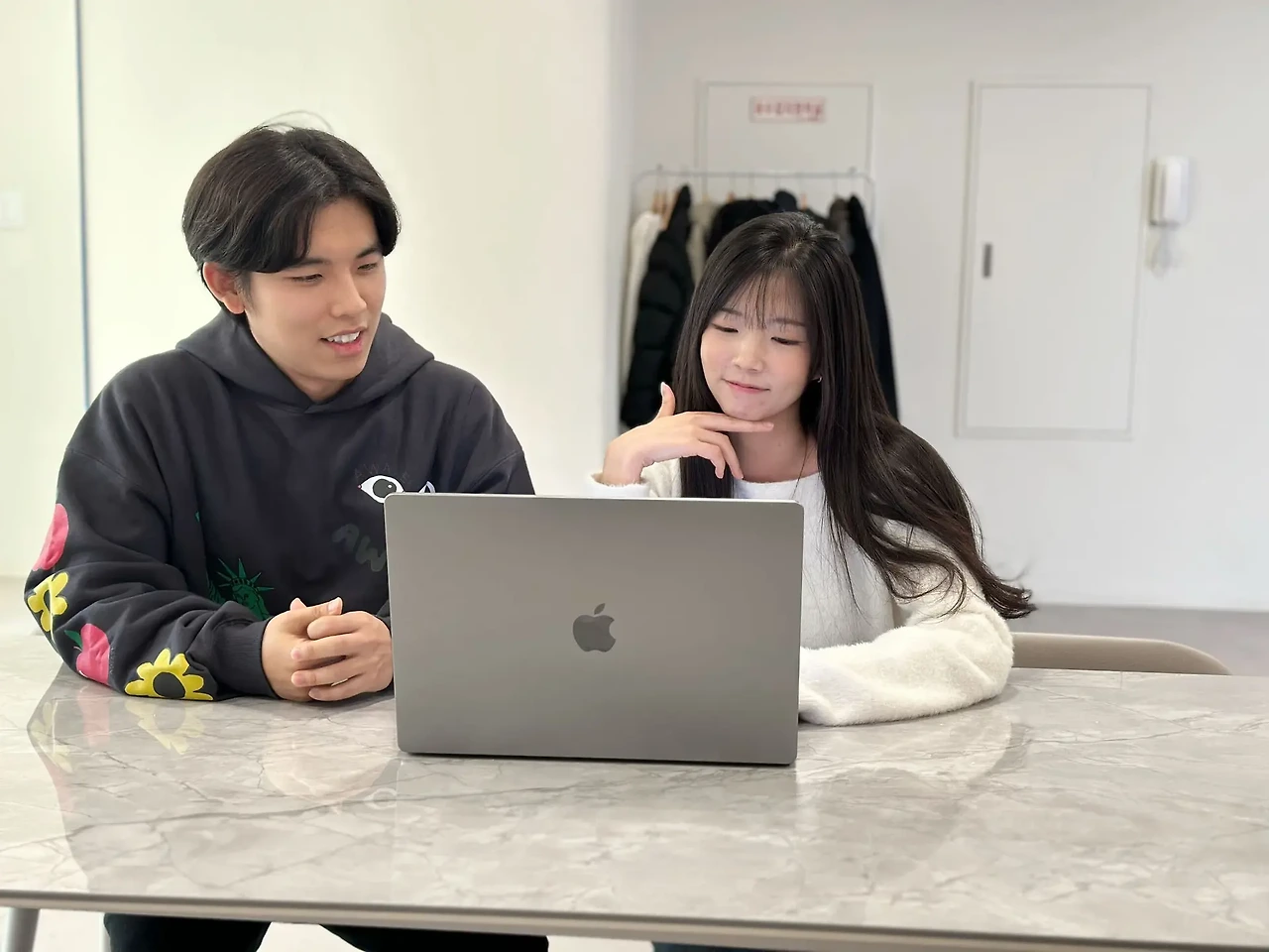 image?url=https%3A%2F%2Ffgobbnslcbjgothosvni.supabase.co%2Fstorage%2Fv1%2Fobject%2Fpublic%2Fimages%2Fpost_image%2F2024-07-17T05%3A11%3A41.200Z-c54410e9-1258-4ca8-99af-3840ed0d8bfa&w=1920&q=75