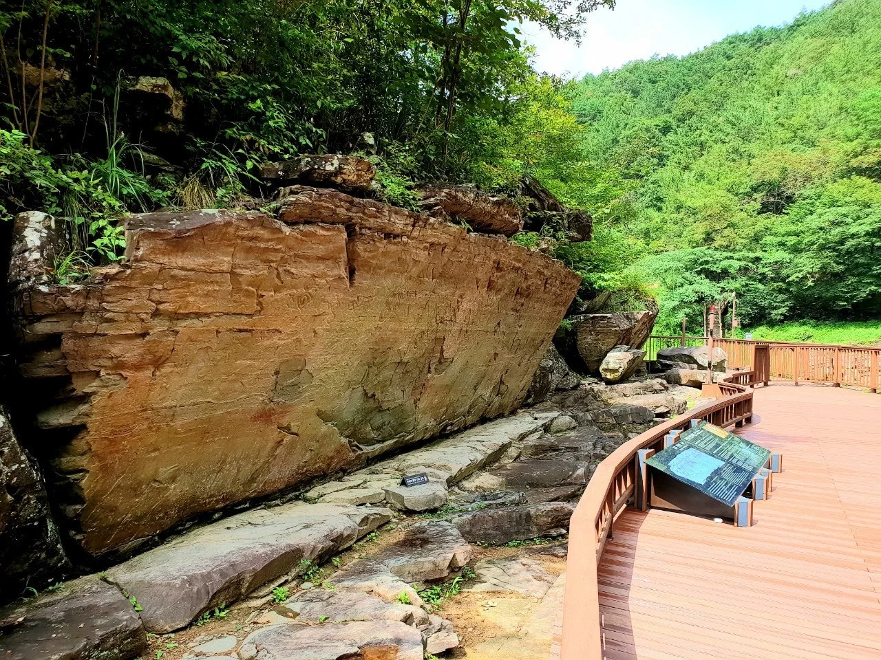 4_i2jUd018svcmd3yb4yu9yes_hhjmnc.jpg?type=e1920_std