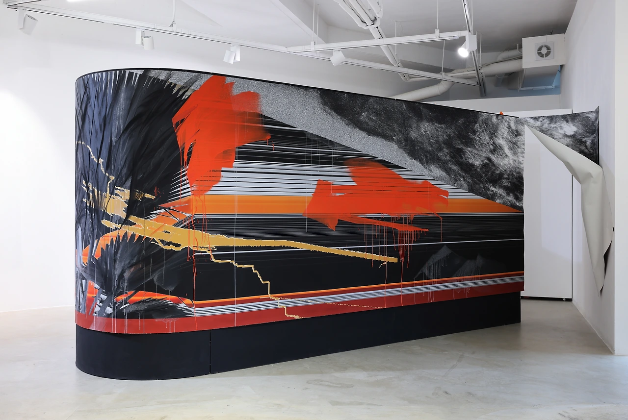 김지혜-1, 회복-불의 힘, acrylic, charcoal, photo printing canvas, installation, 900x150cm, 2025.JPG