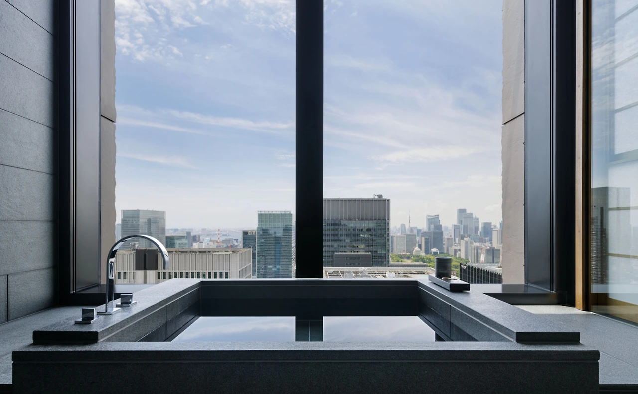 aman_tokyo_panorama_suite_bathroom_0.jpg?itok=pvmn1bwP