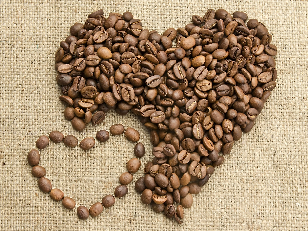Coffee-love-heart-beans_2560x1920.jpg