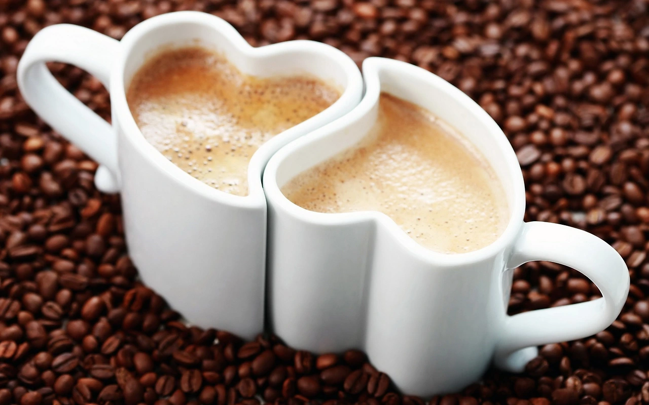 Love-heart-mugs-cappuccino-coffee-coffee-beans_1920x1200.jpg