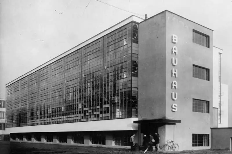 https%3A%2F%2Fkr.hypebeast.com%2Ffiles%2F2019%2F10%2Fbauhaus-apple-nike-braun-hollywood-influence-2.jpg?q=75&w=800&cbr=1&fit=max