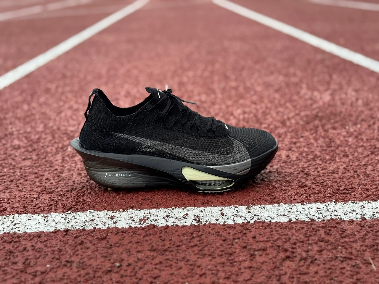 러닝화 클로즈업 1.jpeg