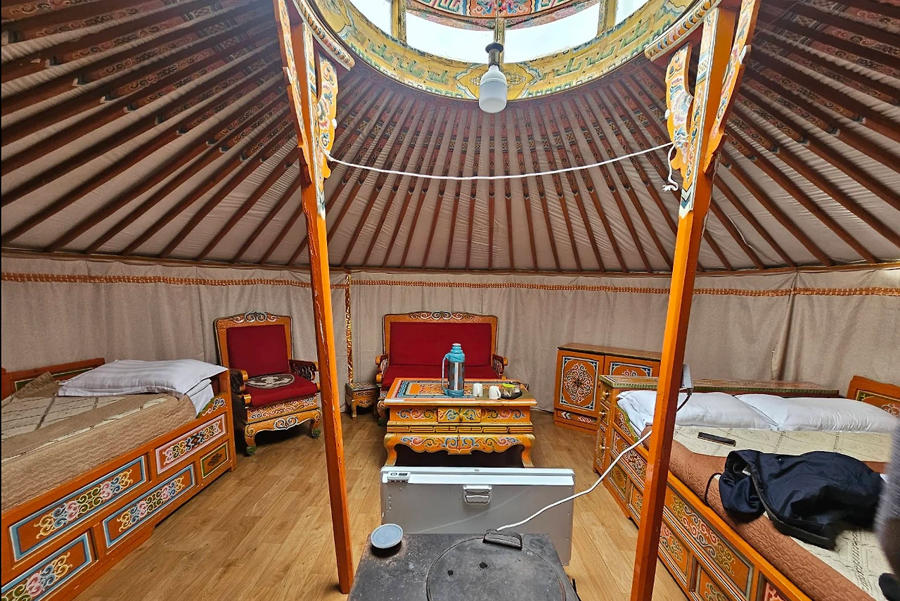 게르 내부사진.PNG