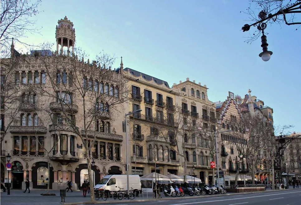 la-mansana-de-la-disc%C3%B2rdia-1.jpg?type=w966