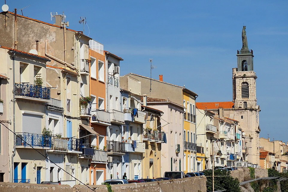 PA083224_-Eglise-St-Louis-Sete%EC%88%98%EC%A0%95.jpg?type=w966