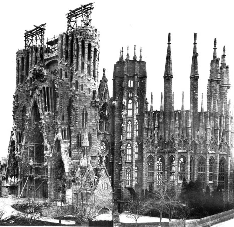 Sagrada-Familia-historical-photographs-05%EC%88%98%EC%A0%95.jpg?type=w466