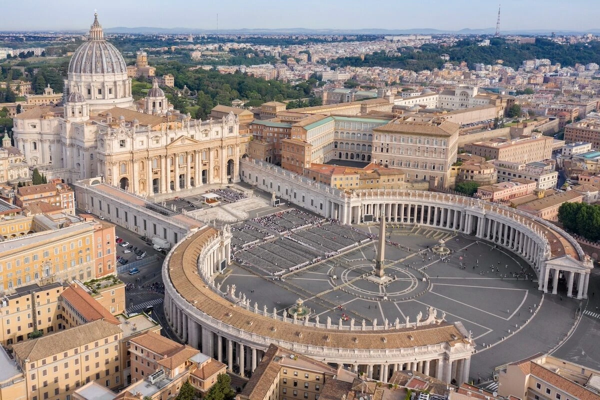 Quante-persone-contiene-Piazza-San-Pietro-1200x800.jpeg