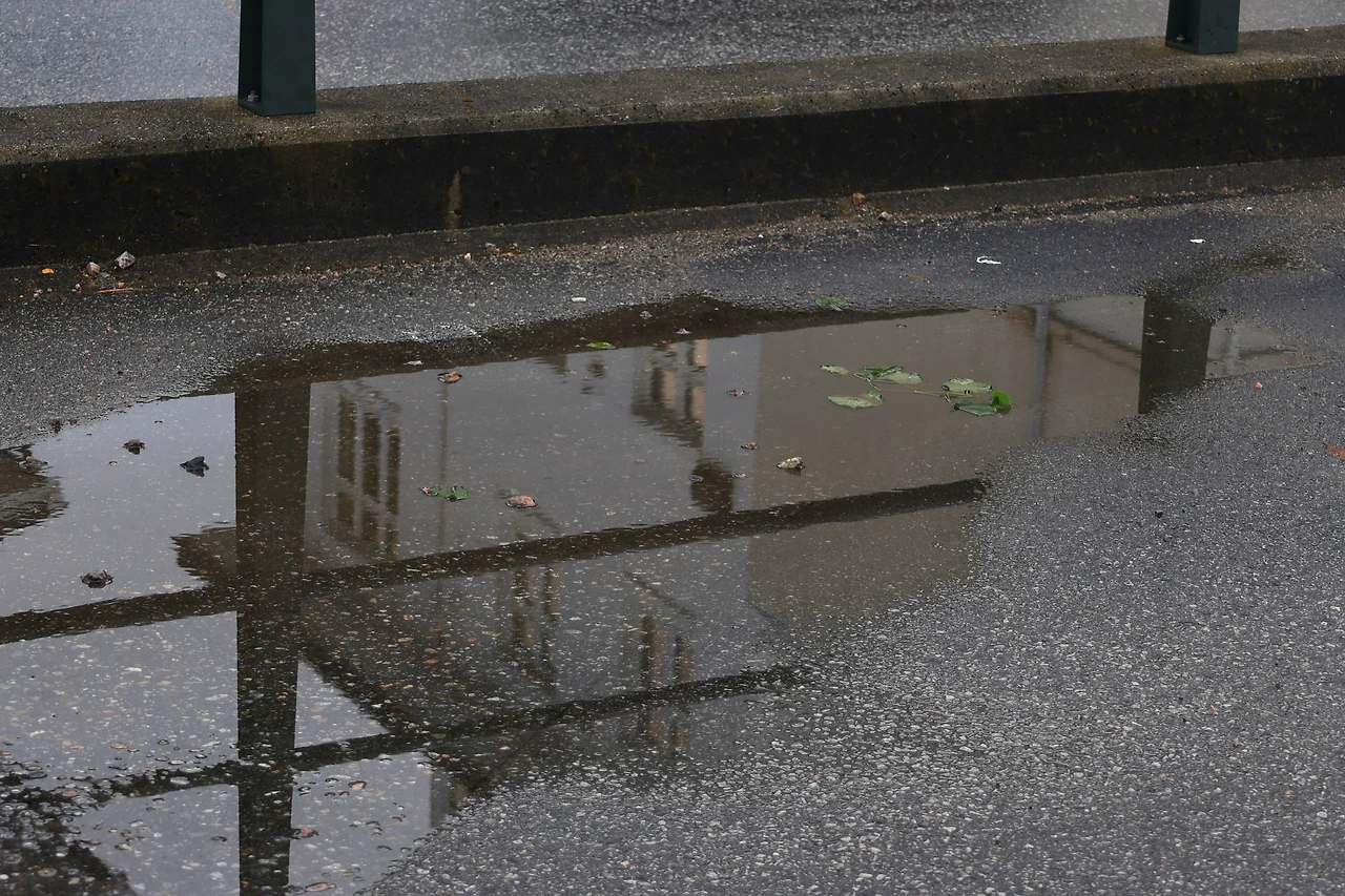 25.7 올레순가는 버스기다리며 반영.JPG