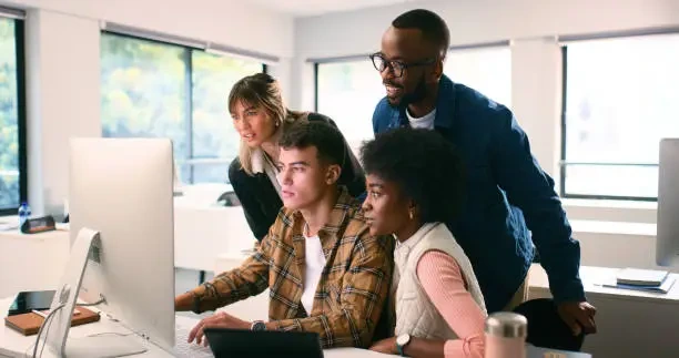 %EB%8B%A4%EC%96%91%ED%95%9C-%EA%B7%B8%EB%A3%B9%EC%9D%98-%ED%95%99%EC%83%9D%EB%93%A4%EC%9D%B4-stem-%EA%B0%95%EC%9D%98%EC%8B%A4%EC%97%90-%EC%B0%B8%EC%97%AC%ED%95%98%EC%97%AC-%EC%BB%B4%ED%93%A8%ED%84%B0-%ED%99%94%EB%A9%B4%EC%97%90-%EC%A7%91%EC%A4%91%ED%95%98%EA%B3%A0-%ED%98%91%EB%A0%A5%ED%96%88%EC%8A%B5%EB%8B%88%EB%8B%A4.webp?a=1&b=1&s=612x612&w=0&k=20&c=aoxHXDsfq4k9-aos1Yp2Pok-pU_RmeBxmgB-NWtWpCQ=