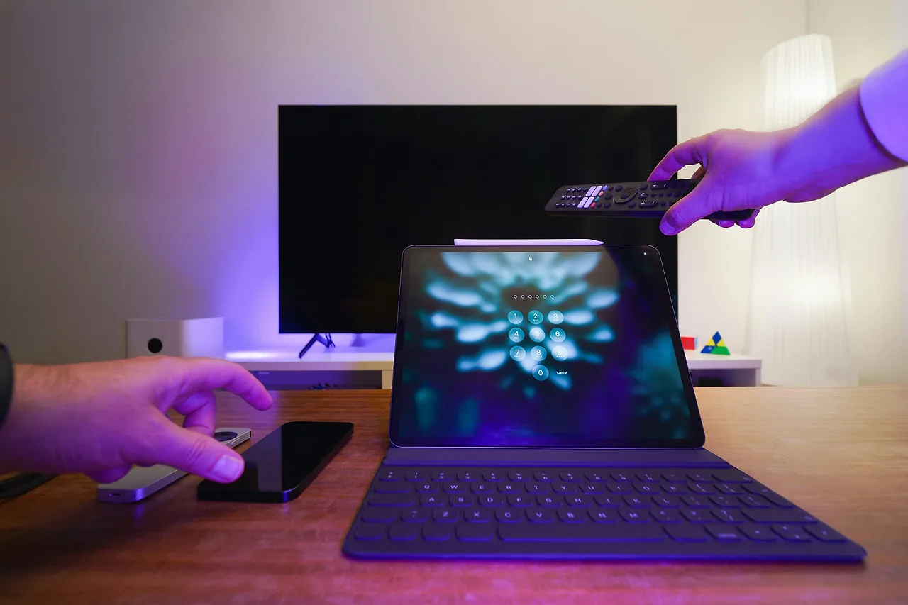 photo-1733119454399-bfb2155de998?fm=jpg&q=60&w=3000&ixlib=rb-4.0.3&ixid=M3wxMjA3fDB8MHxzZWFyY2h8M3x8JUVCJUE5JTgwJUVEJThCJUIwJUVEJTg1JThDJUVDJThBJUE0JUVEJTgyJUI5fGVufDB8fDB8fHww