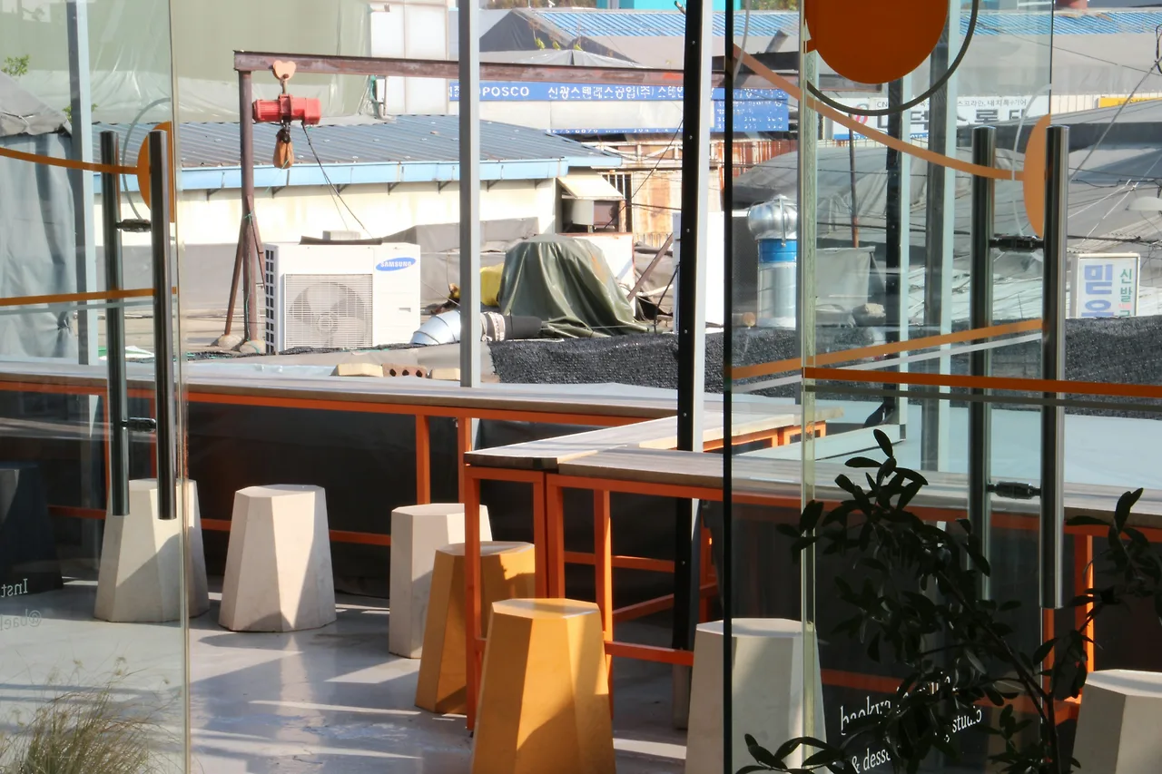 photo-1721477096049-279d81744700?fm=jpg&q=60&w=3000&ixlib=rb-4.0.3&ixid=M3wxMjA3fDB8MHxzZWFyY2h8NHx8JTA4JUVDJTlEJUJDJUVDJTgzJTgxfGVufDB8fDB8fHww