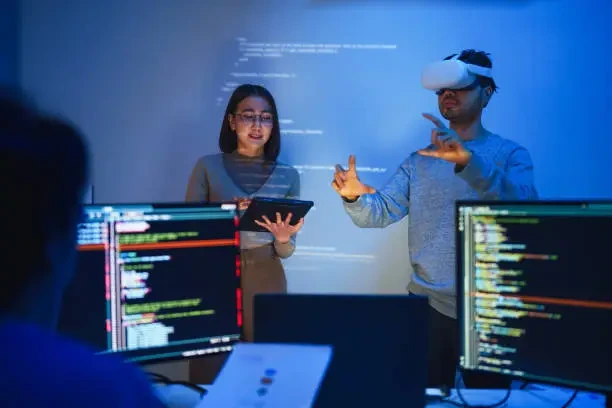 %EA%B0%9C%EB%B0%9C%EC%9E%90%EB%8A%94-vr-%ED%97%A4%EB%93%9C%EC%85%8B%EC%9D%84-%EC%82%AC%EC%9A%A9%ED%95%98%EC%97%AC-%ED%88%AC%EC%98%81%EB%90%9C-%EC%9D%B8%ED%84%B0%ED%8E%98%EC%9D%B4%EC%8A%A4-%EB%94%94%EC%9E%90%EC%9D%B8%EA%B3%BC-%EC%83%81%ED%98%B8-%EC%9E%91%EC%9A%A9%ED%95%98%EA%B3%A0-%EB%8F%99%EB%A3%8C%EB%93%A4%EC%9D%80-%ED%99%94%EB%A9%B4%EC%97%90%EC%84%9C-%ED%86%A0%EB%A1%A0%ED%95%98%EA%B3%A0-%EC%BD%94%EB%94%A9%ED%95%98%EC%97%AC-%ED%98%84%EB%8C%80-%EC%86%8C%ED%94%84%ED%8A%B8%EC%9B%A8%EC%96%B4-%EA%B0%9C%EB%B0%9C%EC%97%90%EC%84%9C-%EA%B0%80%EC%83%81-%ED%98%84%EC%8B%A4%EA%B3%BC-ui-ux-%EB%94%94%EC%9E%90%EC%9D%B8%EC%9D%98-%ED%86%B5%ED%95%A9%EC%9D%84.webp?a=1&b=1&s=612x612&w=0&k=20&c=hKJlU3nqc0Q8to4AaN_iYwGT6WKKRlMs6ztP3aCI8gY=