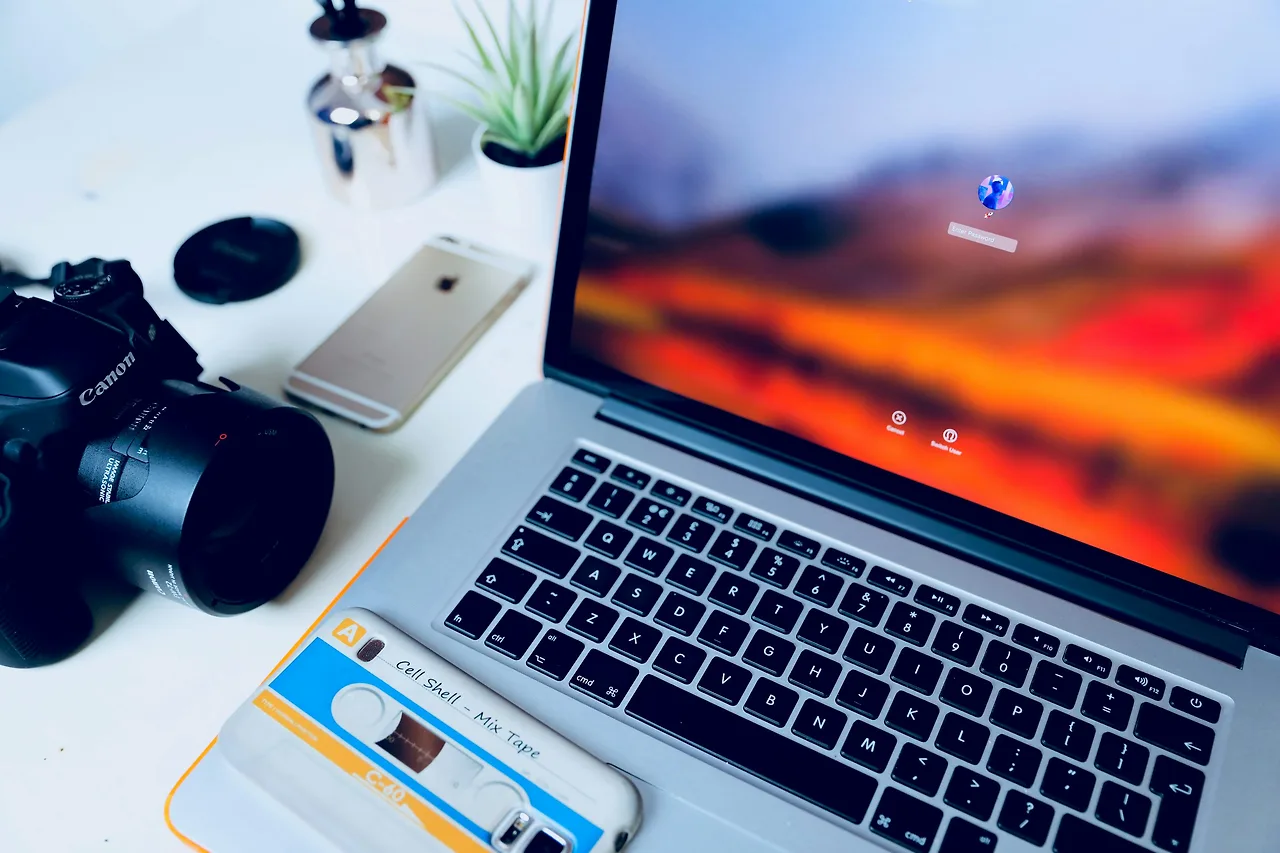 photo-1529539795054-3c162aab037a?fm=jpg&q=60&w=3000&ixlib=rb-4.0.3&ixid=M3wxMjA3fDB8MHxzZWFyY2h8Mnx8JUVCJUExJTlDJUVBJUI3JUI4JUVDJTlEJUI4fGVufDB8fDB8fHww