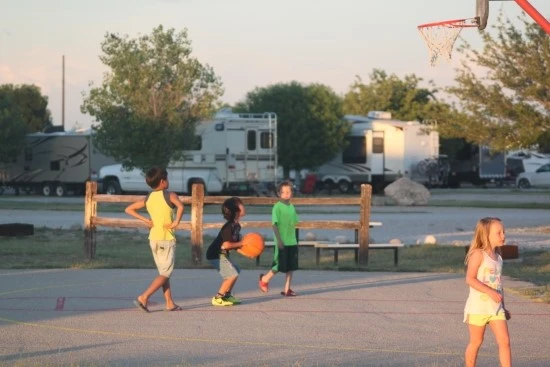 11%EC%84%B8%EA%B3%84%EC%97%AC%ED%96%89_%EB%AF%B8%EA%B5%AD_%EA%B0%80%EC%A1%B1%EC%97%AC%ED%96%89_%EC%B9%BC%EC%8A%A4%EB%B0%B0%EB%93%9C%EA%B5%AD%EB%A6%BD%EA%B3%B5%EC%9B%90_koa%EC%BA%A0%ED%95%91%EC%9E%A5_%EC%BA%A0%ED%95%91_%EC%B6%95%EA%B5%AC.JPG?type=w2