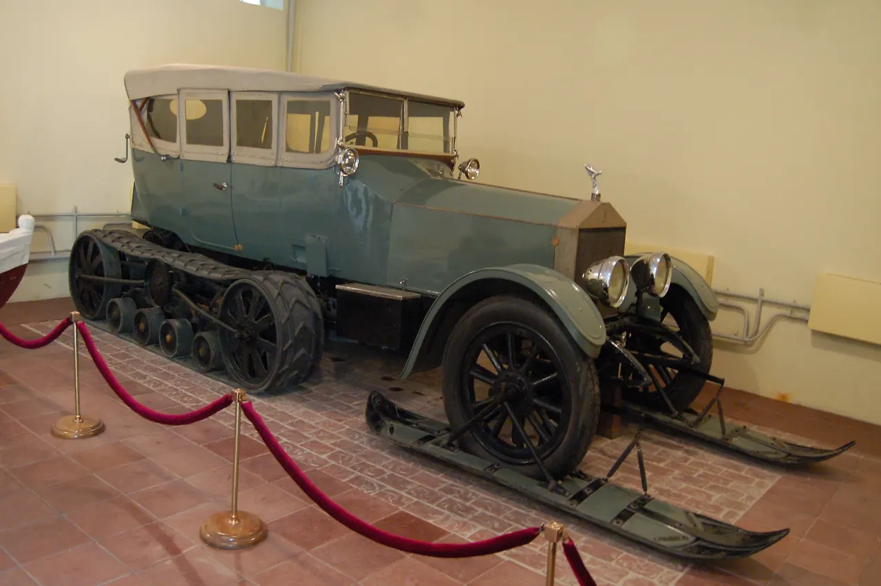 lenins-rolls-royce-silver-ghost-v0-9m0n7qbhnwfa1.jpg?auto=webp&s=8c40aa39428efd029b3335db76ea523c3b4bcd5e