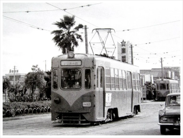 800px-Kiha_185_for_Trans-Kyushu_Limited_Express_at_Hitoyoshi_Station.jpg?type=w1