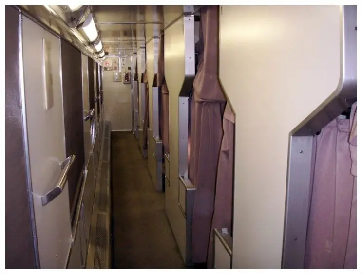 800px-_JR_Hokkaido_night_train_express_Hamanasu__B_sleeping-car.jpg?type=w2