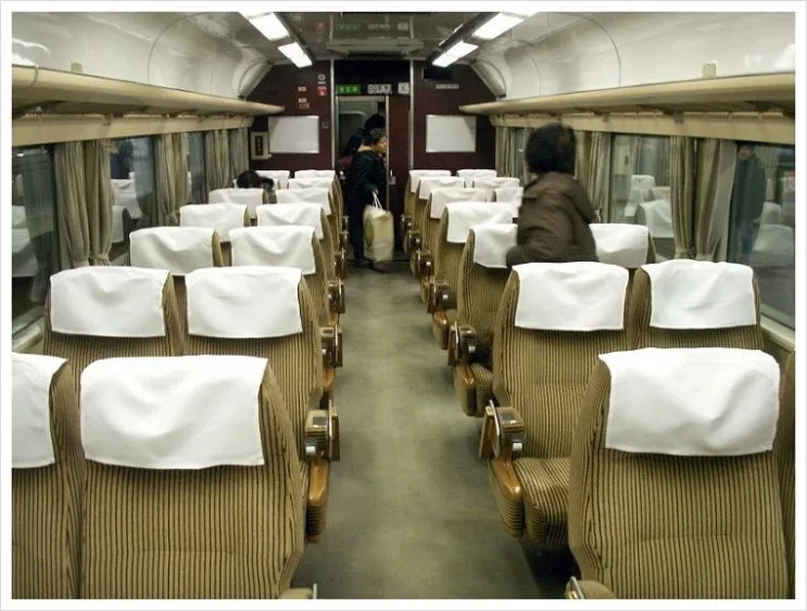 800px-JR_Hokkaido_night_train_express_Hamanasu_Reserved_seat.jpg?type=w2