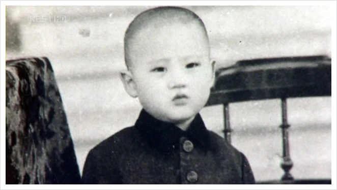 8.15%C6%AF%C1%FD%B4%D9%C5%A5_-_%C1%B6%BC%B1%C8%B2%C1%B7_%C0%CC%BF%EC%2C_%B1%D7%B4%C2_%BF%D6_%BE%DF%BD%BA%C4%ED%B4%CF%BF%A1_%C0%D6%B4%C2%B0%A1.070814.HDTV.XviD-Ental.avi_000394961.jpg?type=w2