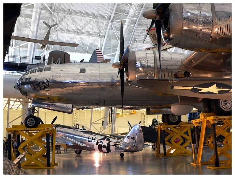 800px-Enola_Gay-27527-1.jpg?type=w1