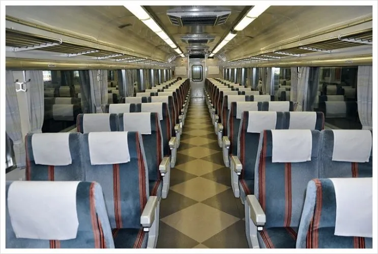 800px-JR_Hokkaido_night_train_express_Hamanasu_Unreserved_seat.jpg?type=w2
